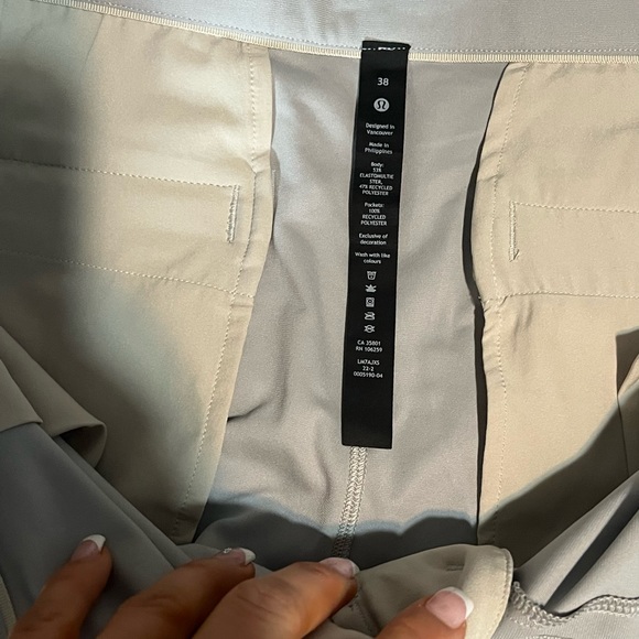 New without tags! Men’s Lululemon shorts - Picture 7 of 7